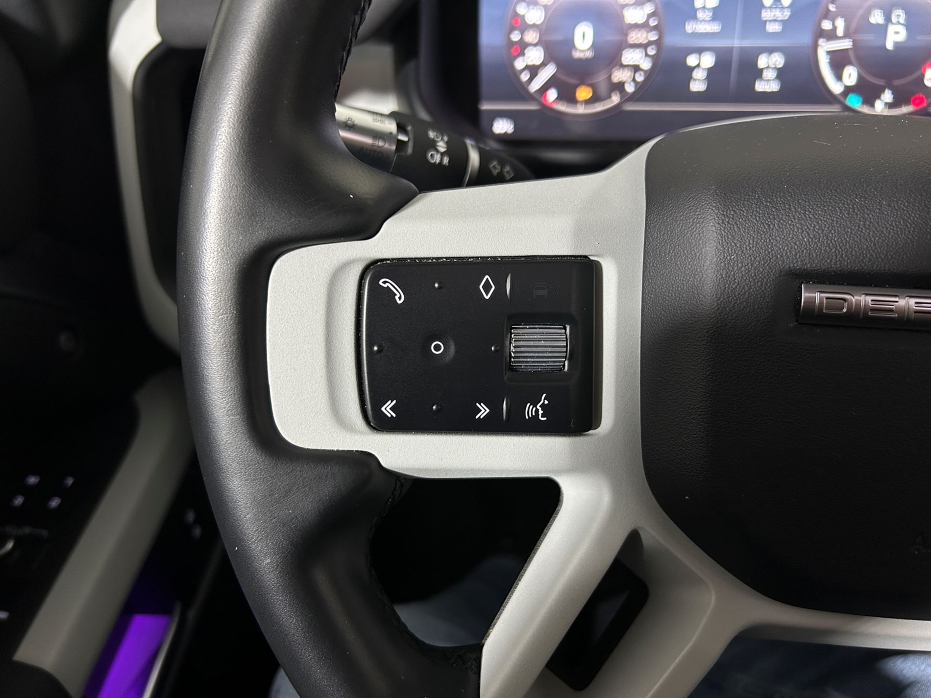 Defender 110 3.0d i6 mhev SE awd 200cv auto - Autoviemme